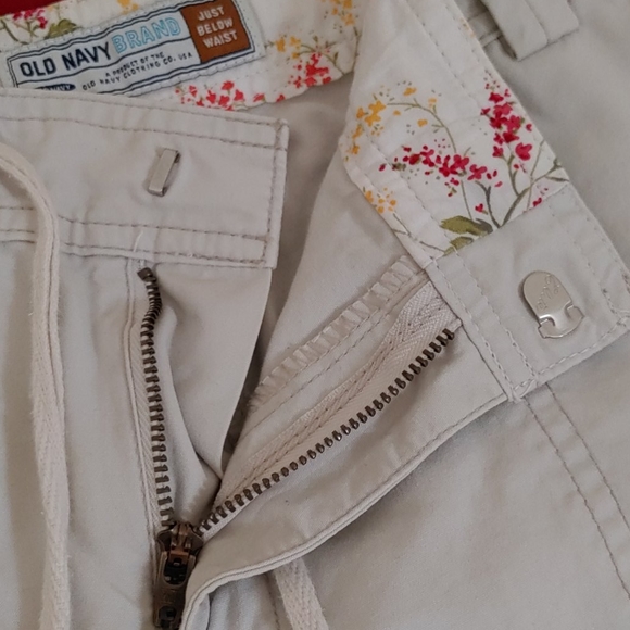 White capri pants - Picture 2 of 5